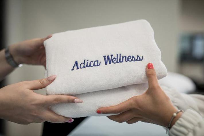 بيت شباب Adica Prenociste Sport Wellness Centar - Bazeni Ada المظهر الخارجي الصورة